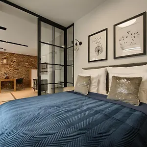 https://impero-apartment-zentrum-pozna-parking.poznan-hotels.com